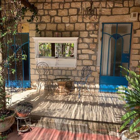 בית האבן העתיק מ-1885 עם מגונית פרטית בחצר Rosh Pinna Exterior foto