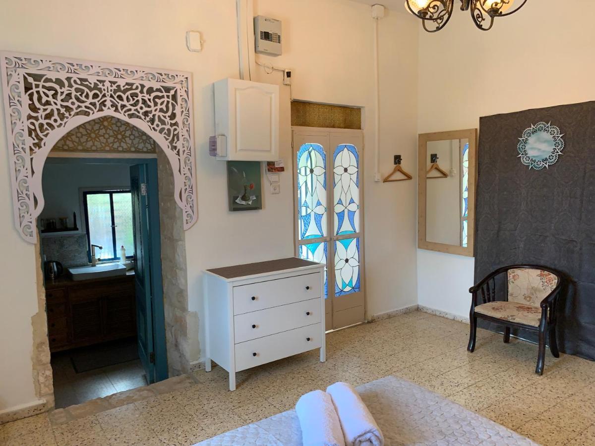 בית האבן העתיק מ-1885 עם מגונית פרטית בחצר Rosh Pinna Exterior foto