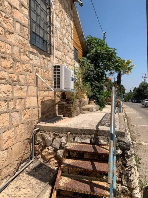בית האבן העתיק מ-1885 עם מגונית פרטית בחצר Rosh Pinna Exterior foto