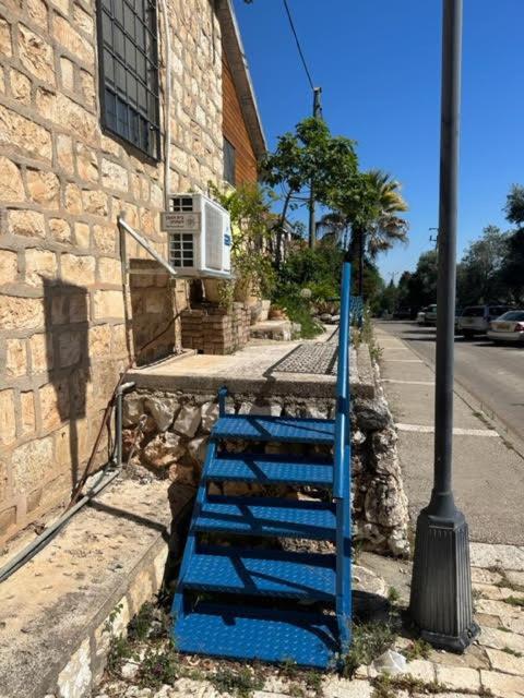 בית האבן העתיק מ-1885 עם מגונית פרטית בחצר Rosh Pinna Exterior foto