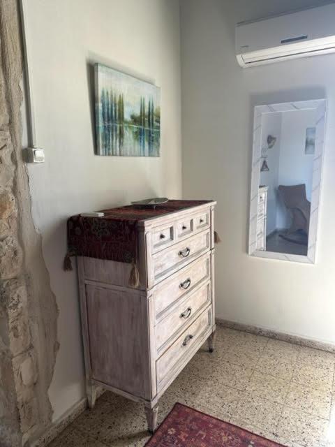 בית האבן העתיק מ-1885 עם מגונית פרטית בחצר Rosh Pinna Exterior foto